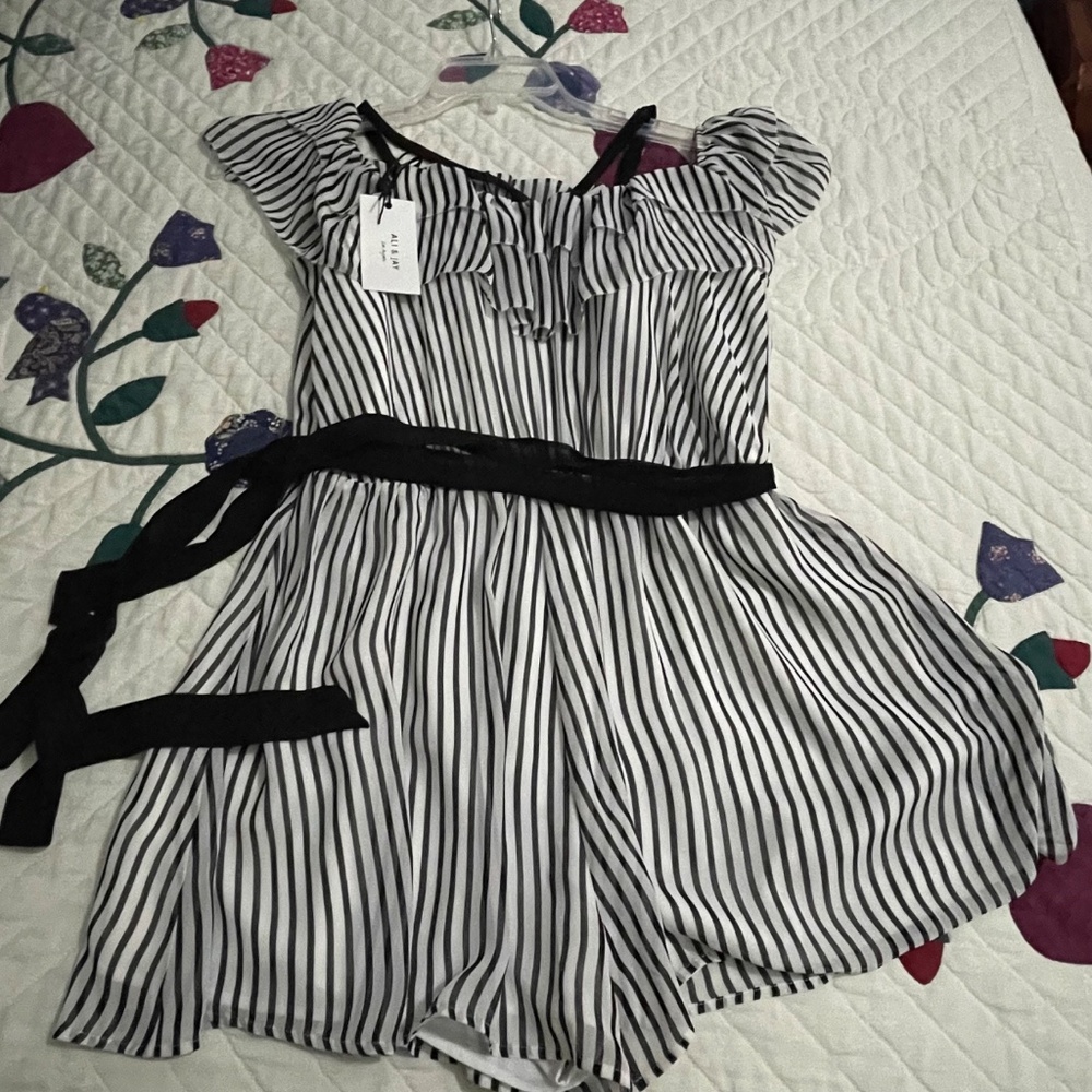 Aly & Jay Los Angeles romper black and white - Picture 3 of 5